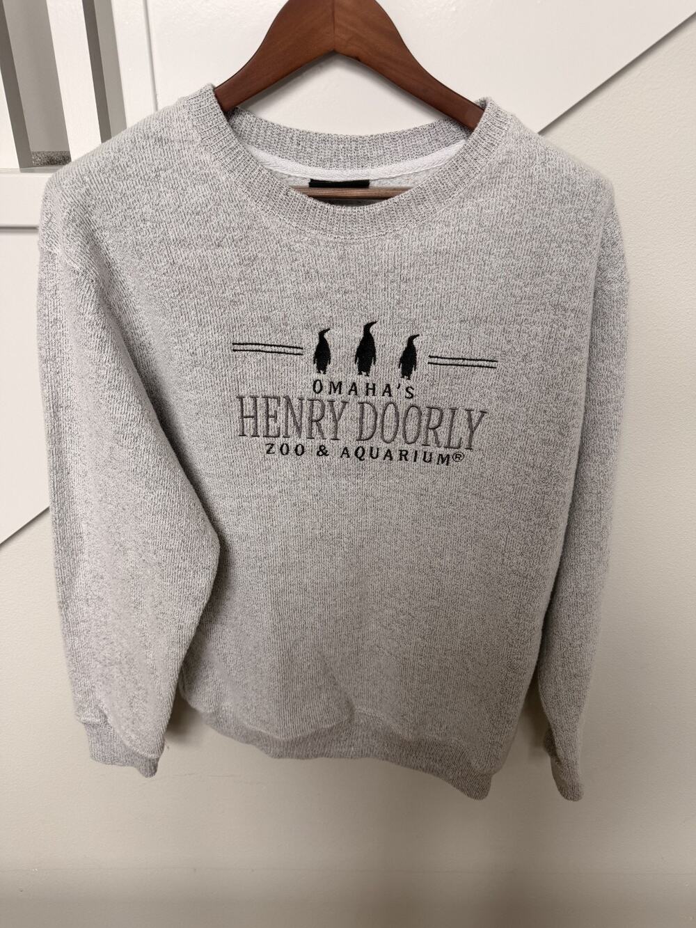 Isaac’s Designs Omaha Henry Doorly Zoo Aquarium Sweatshirt Size M Gray